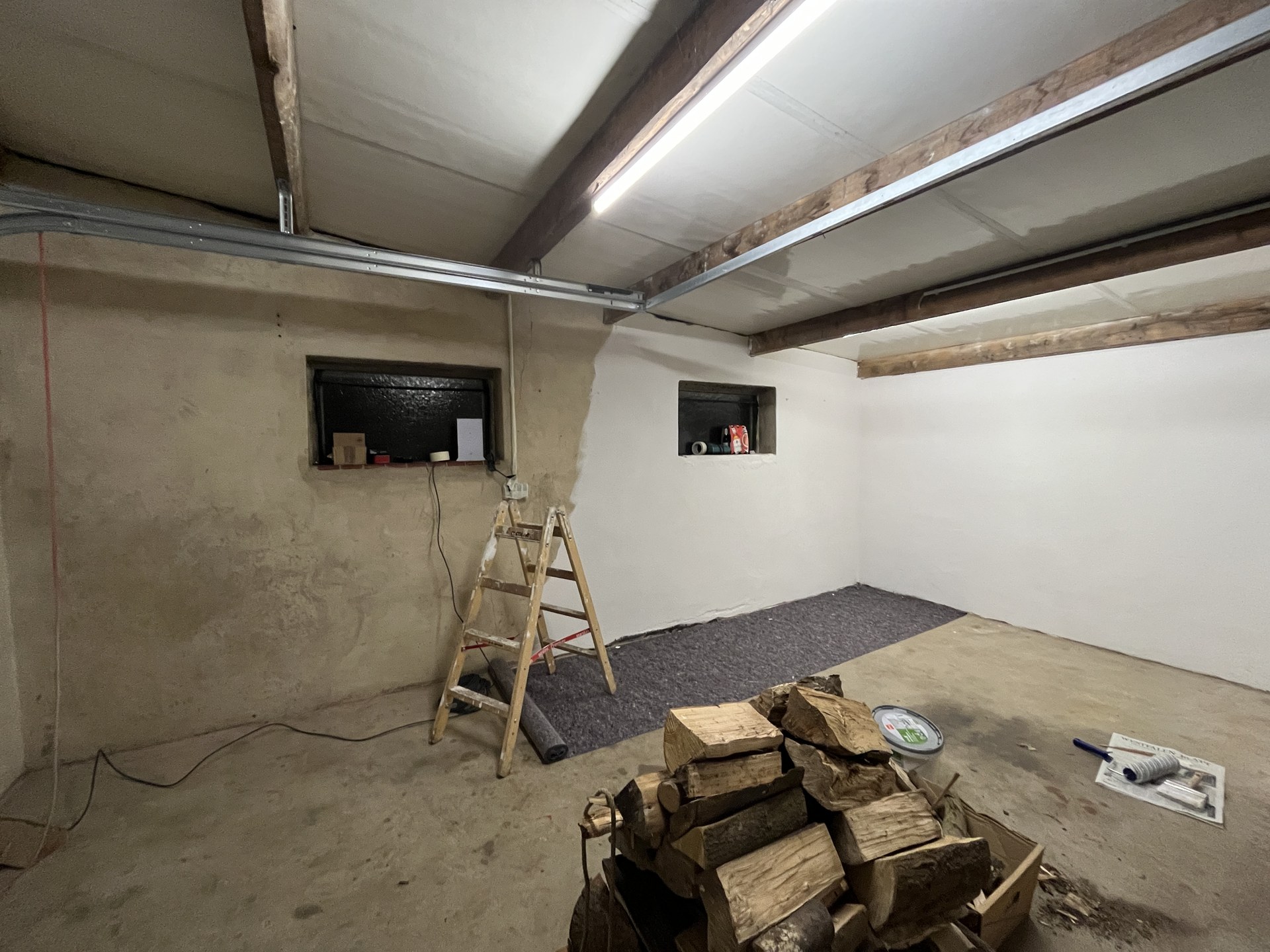 Die Garage während des Neuanstrichs