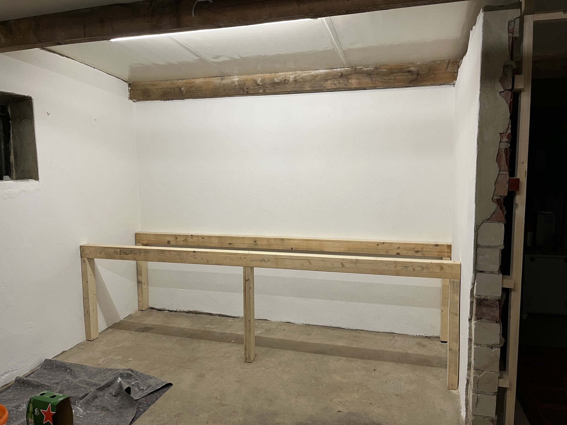 Holzrahmen der neuen Werkbank